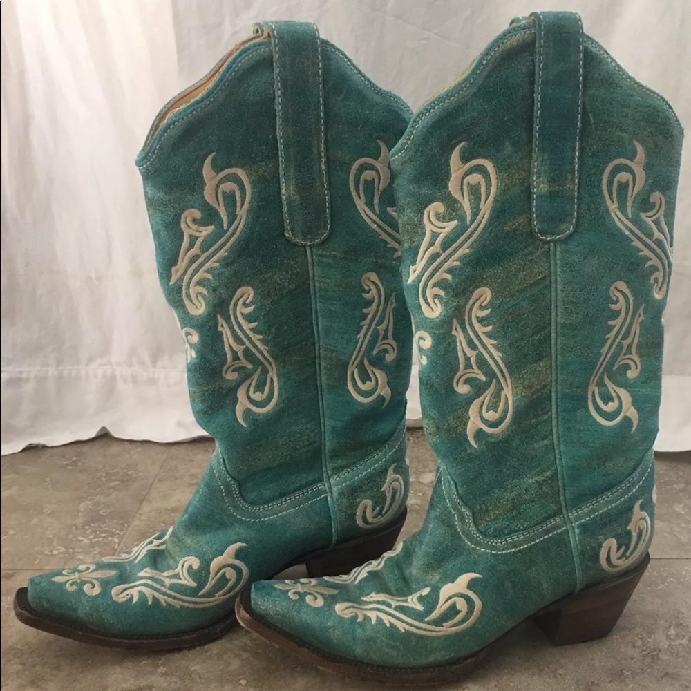 Teal cowgirl boots sz 7 w/embroidered lace design